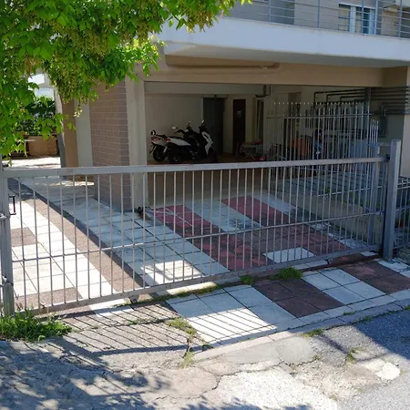 Elpida's 1 Private Parking Apartment