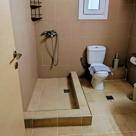 Elpida's 1 Private Parking Apartment